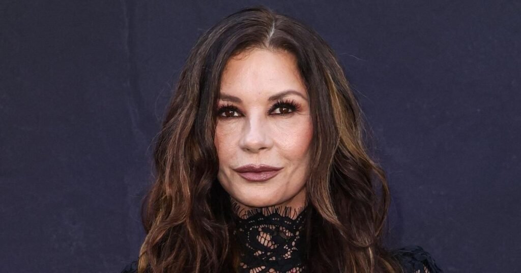 Кэтрин Зета-Джонс удивила фанатов своим внешним видом