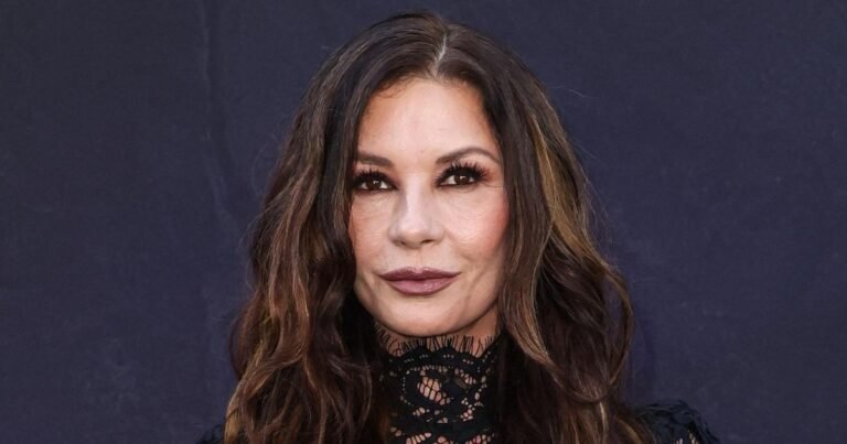 Кэтрин Зета-Джонс удивила фанатов своим внешним видом