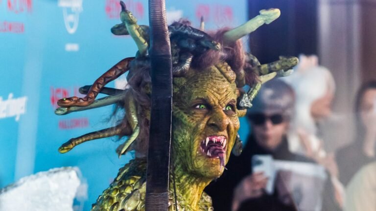 Хайди Клум в образе Медузы шокировала фанатов на Хэллоуин