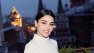 Ханде Эрчел поразила россиян эффектными нарядами