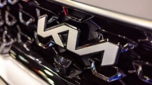 KIA Seltos 2026: новый гибридный кроссовер с амбициями