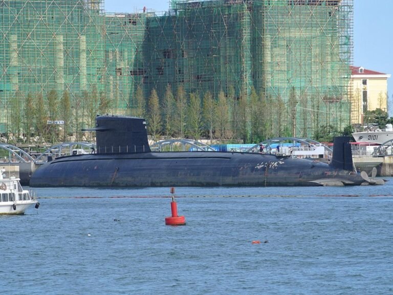 Китайский авианосец "Фуцзянь": новый конкурент для американских авианосцев