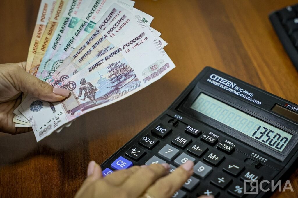 Кому повысят пенсии с 1 декабря: подробности от Госдумы