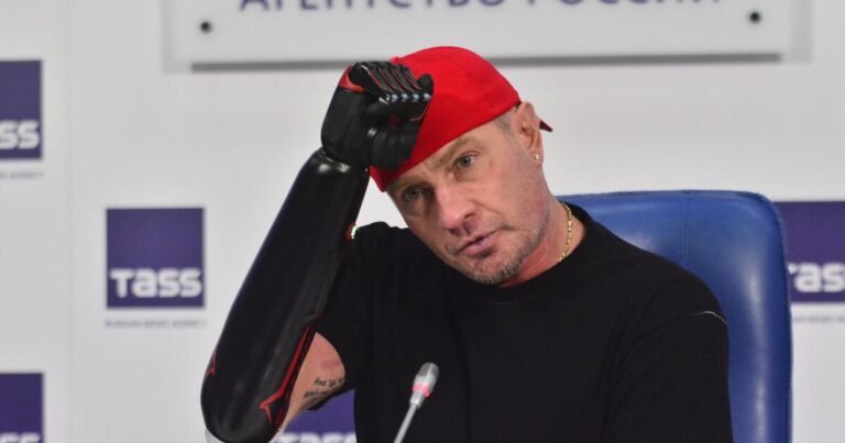 Костомаров в Дубае: флайбординг и новые эмоции