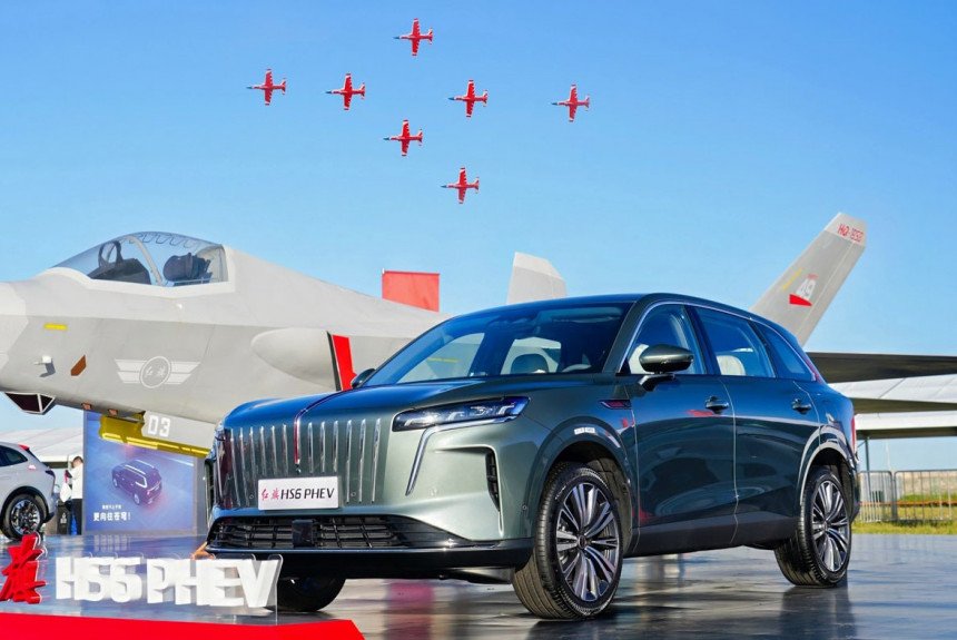 Кроссовер Hongqi HS6 установил мировой рекорд дальнобойности