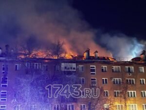 Крупный пожар в Оренбурге: многоэтажный дом охвачен огнем