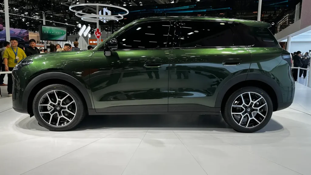 Leapmotor A10: китайский электрокроссовер с дизайном MINI