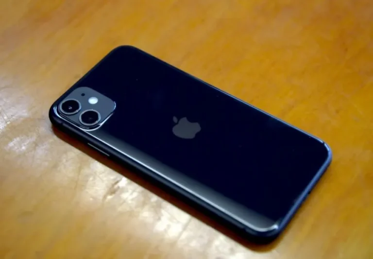 Легендарный iPhone 11 вернулся в топ продаж в России