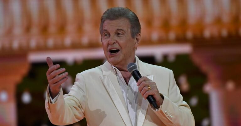 Лещенко признался, что чувствует себя как Волочкова из-за огромного количества цветов