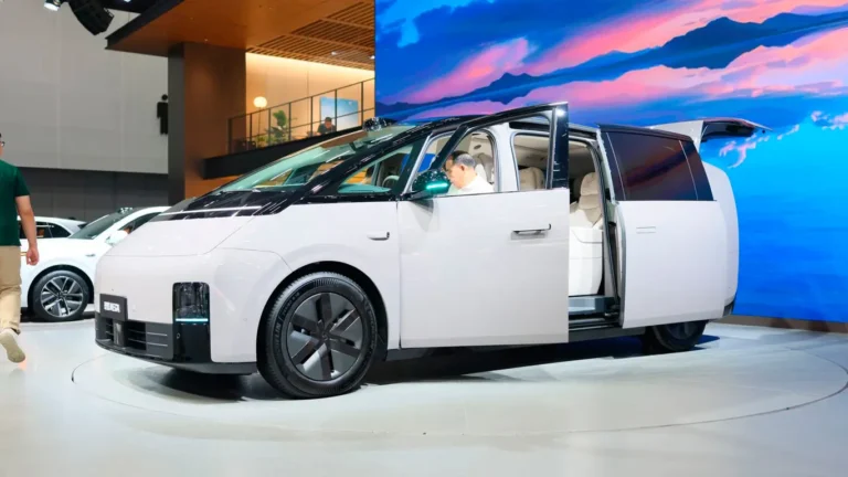 Li Auto отзывает 11 тысяч электрокаров MEGA из-за риска перегрева