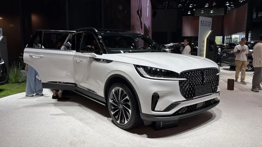 Lincoln Aviator 2025: роскошный американец с битурбо и 406 л.с.