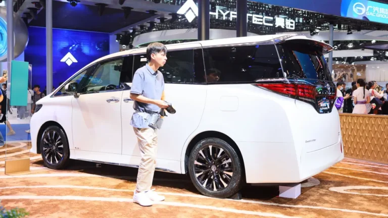 Лучшие семейные минивэны в России: топ-5 моделей до 2,5 млн ₽