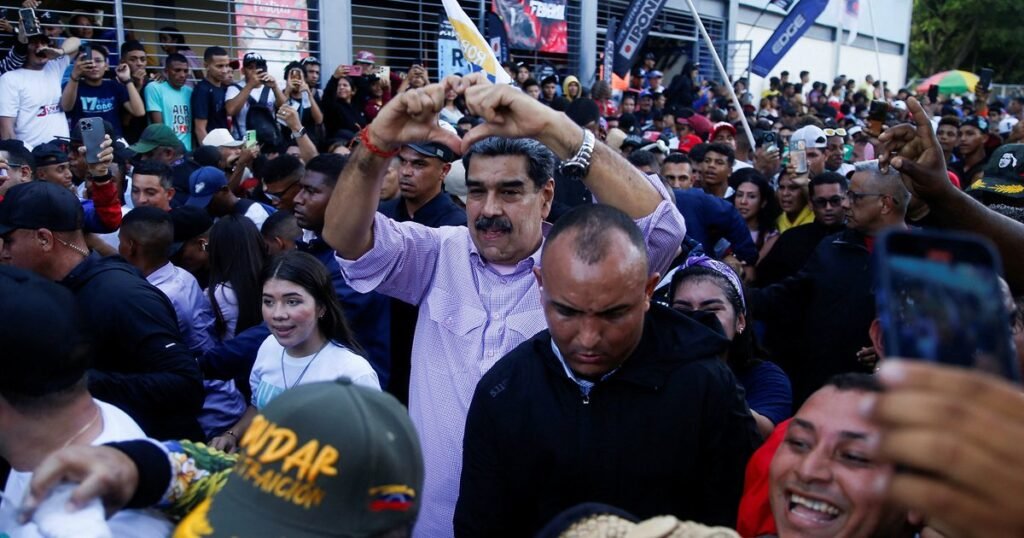 Мадуро усилил безопасность из-за угрозы вторжения США