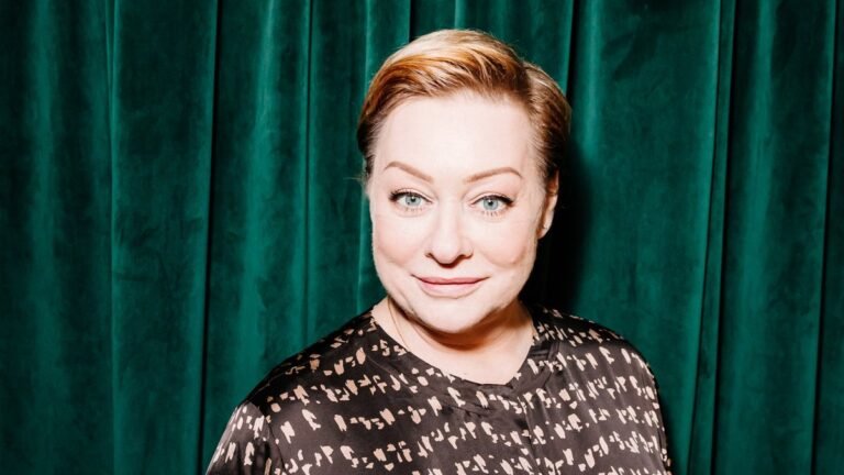 Мария Аронова поделилась редким семейным фото с детьми и внучкой