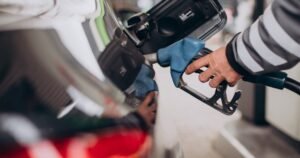 Молдавия выкупит топливные склады Лукойла в аэропорту Кишинева