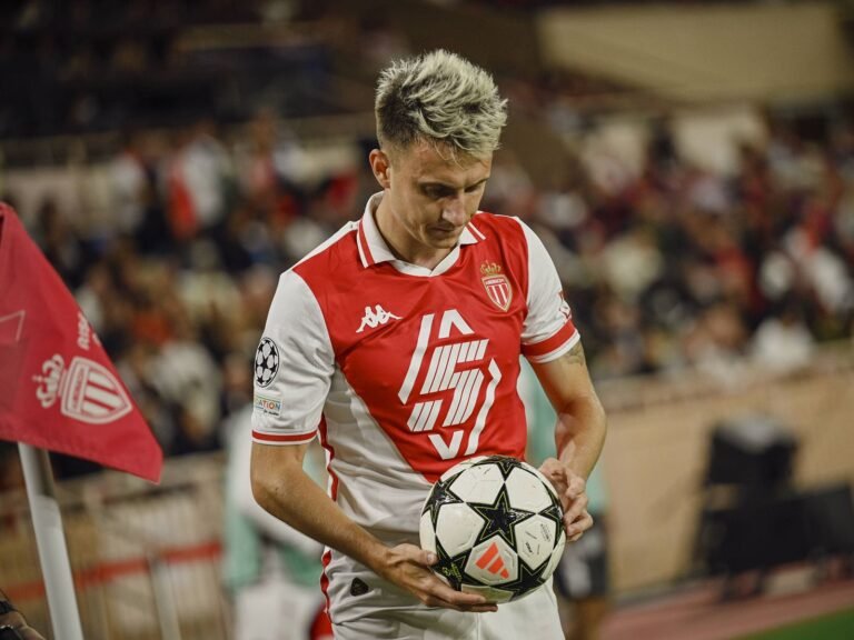 «Монако» обыграл «ПСЖ» благодаря голу Минамино