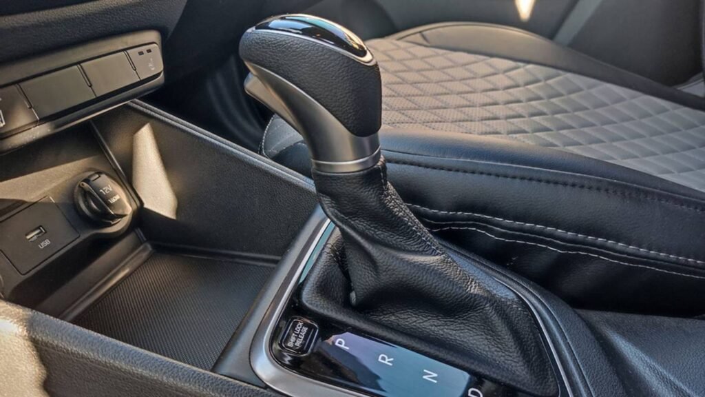 Можно ли сломать коробку передач при случайном включении задней передачи?