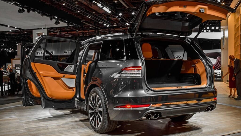 Обновлённый Lincoln Aviator 2025: американская роскошь в РФ