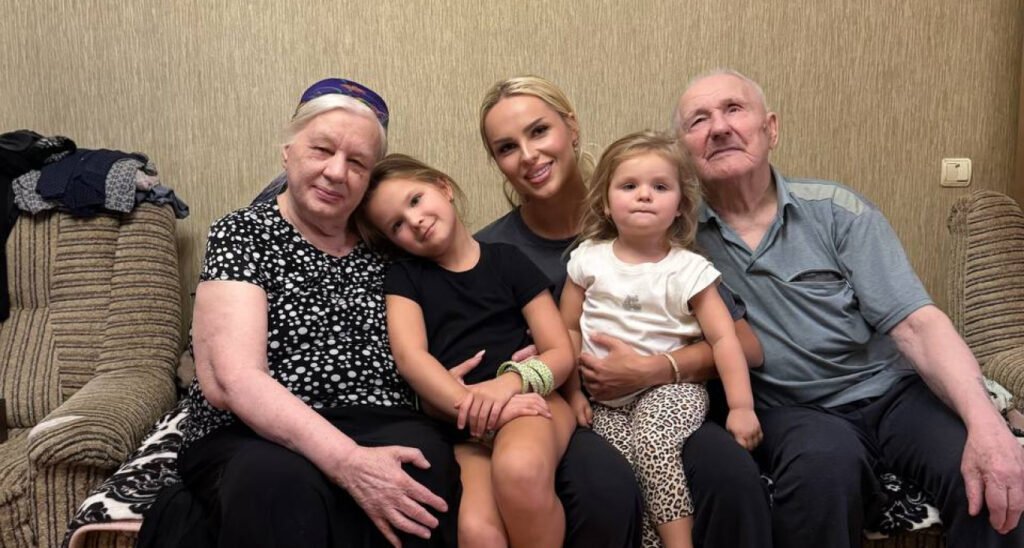 Певица Ханна провела выходные с семьей в Чебоксарах