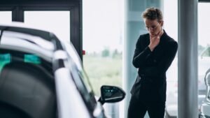 Продажи машин в России могут упасть - прогноз автодилеров