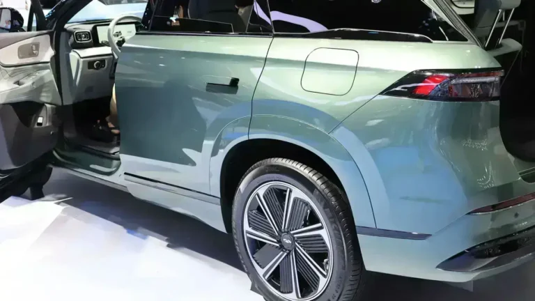 Продажи новых легковых машин в России выросли на 2% за неделю