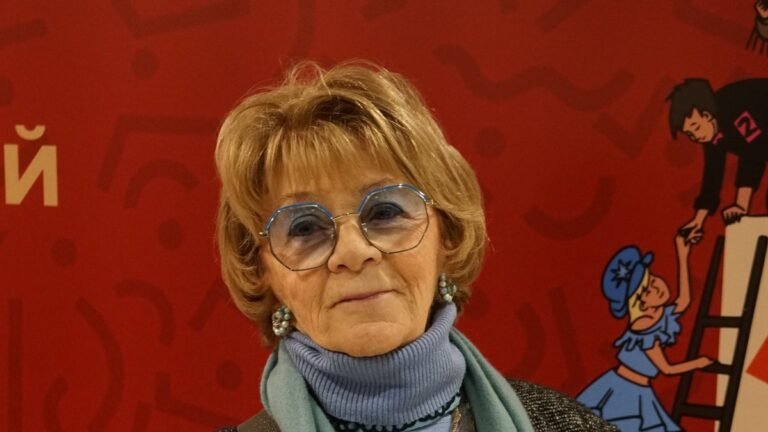 Путин поздравил Аллу Сурикову с 85-летием