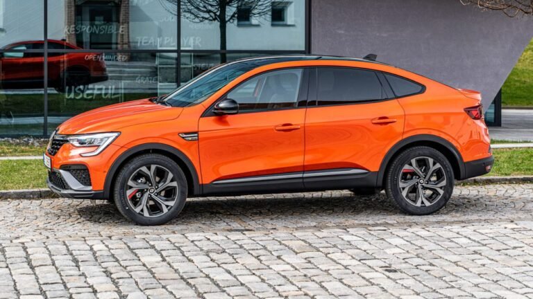 Renault Arkana вернулся в продажу в России: цены и характеристики