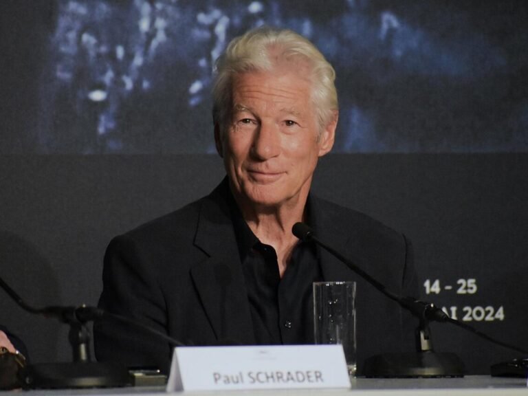 Ричард Гир объяснил причины возвращения из Испании в США