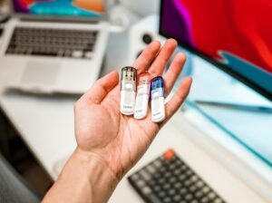 Россияне скупают флешки из-за недоверия к облачным хранилищам