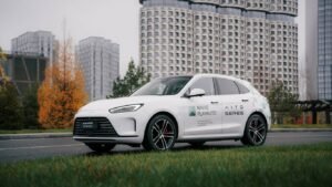 Российские автомобили оснастят ИИ: премиальные SUV с PlayAuto Lite