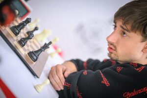 Российские шахматисты Есипенко и Дубов пробились в четвертый круг Кубка мира ФИДЕ