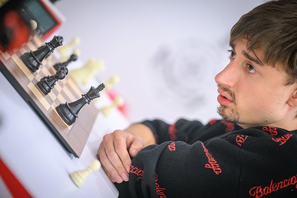 Российские шахматисты Есипенко и Дубов пробились в четвертый круг Кубка мира ФИДЕ