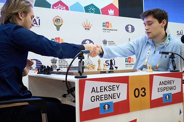 Российский шахматист Андрей Есипенко вышел в четвертьфинал Кубка мира ФИДЕ