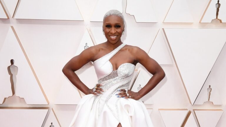 Синтия Эриво защитила Ариану Гранде от агрессивного фаната