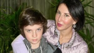 Сын Алики Смеховой вырос красавцем: почему он не спешит жениться