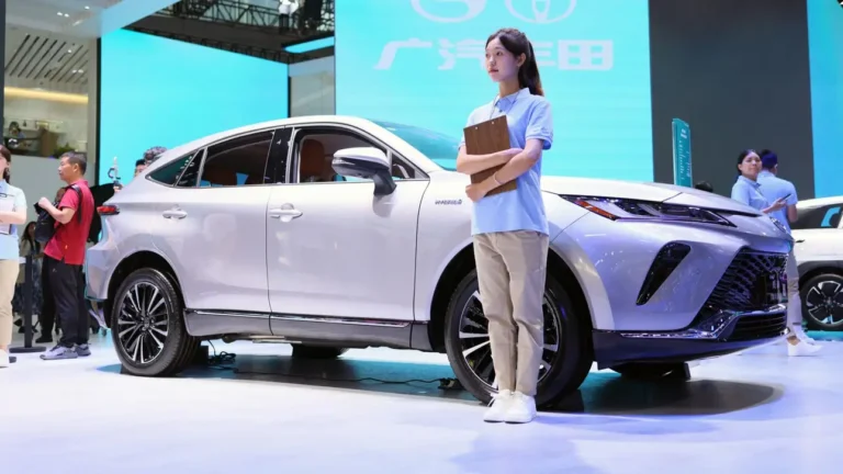 Toyota bZ4X в России: цены и характеристики электрокроссовера