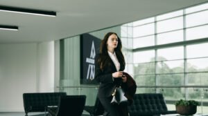 Цифровой релиз «Бугонии» с Эммой Стоун состоится 25 ноября