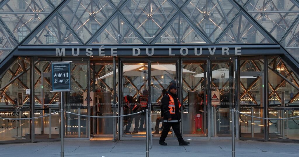 Украденные драгоценности из Лувра пытались продать через даркнет в Израиль