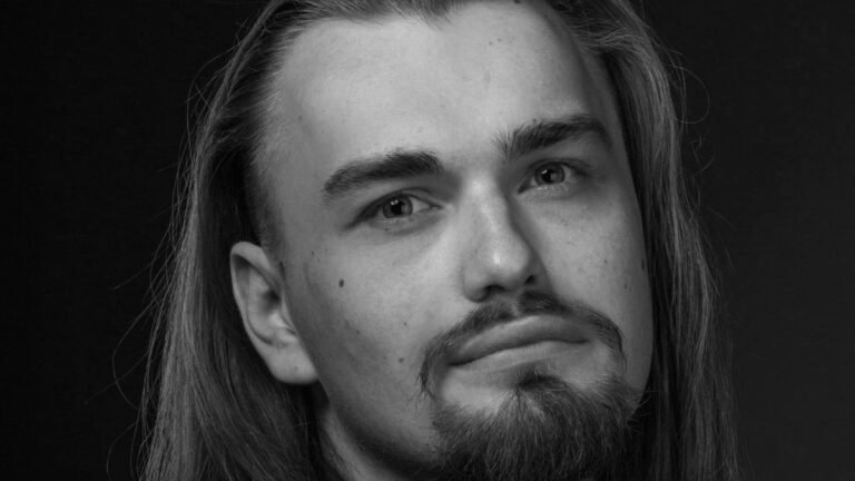 Умер актер дубляжа Петр Вечерков в 27 лет