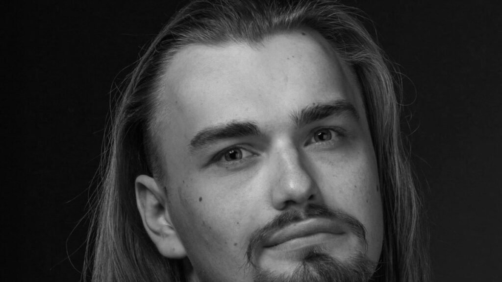 Умер актер дубляжа Петр Вечерков в возрасте 27 лет