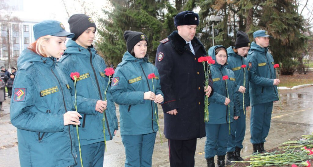 В Чувашии отметили День памяти полицейских, погибших при исполнении