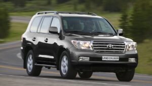 В России появился в продаже раритетный Toyota Land Cruiser 200 2008 года