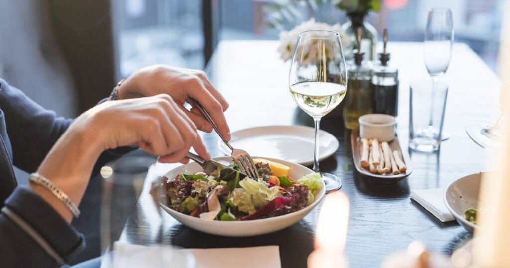 Вино и мясо: эксперт Стржалковский раскрывает секреты идеального сочетания