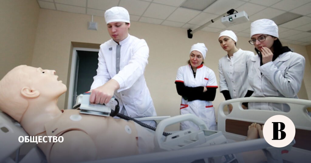 Выпускники медвузов будут работать с наставниками до трех лет