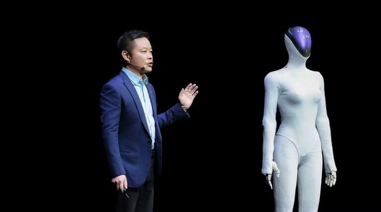 Xpeng представила гуманоидного робота Iron - нового поколения