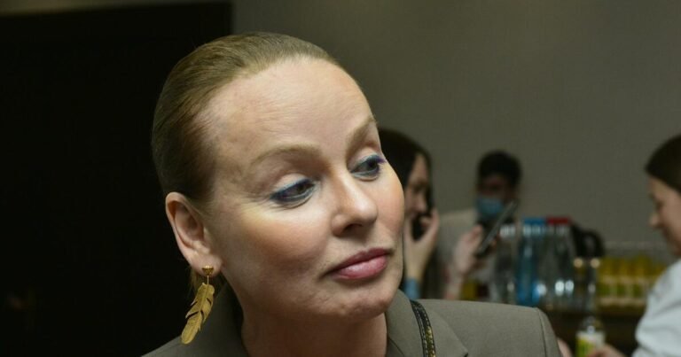 Жанну Эппле могут лишить звания заслуженной артистки из-за банкротства