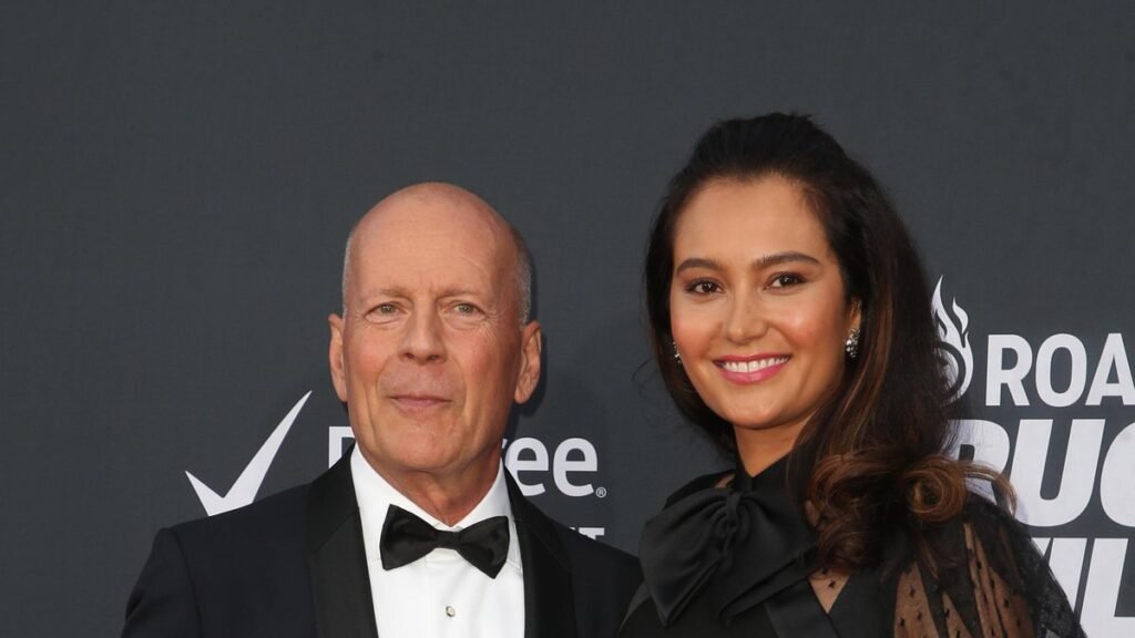 Жена Брюса Уиллиса рассказала о правилах общения с мужем с деменцией