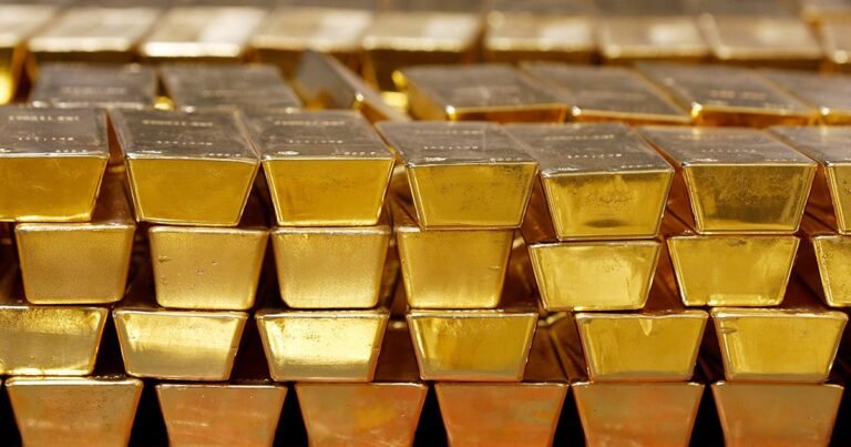 Золото дорожает: фьючерсы превысили $4250