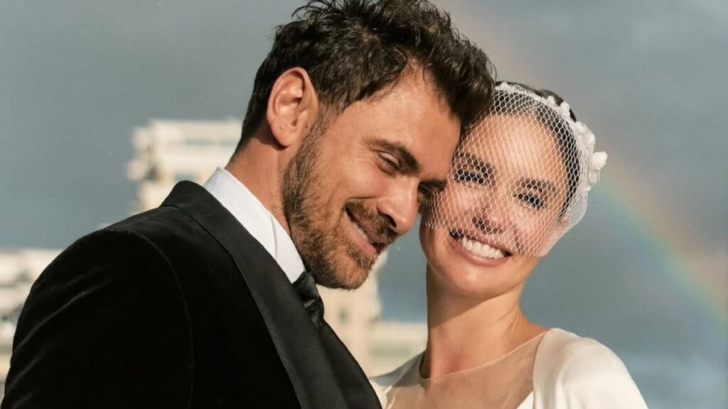 Агата Муцениеце с детьми и новым мужем отправилась за покупками перед Новым годом