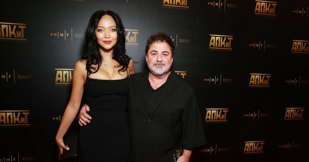 Александр Цекалоның әйелі жаңа фотосуретте өз фигурасын көрсетті